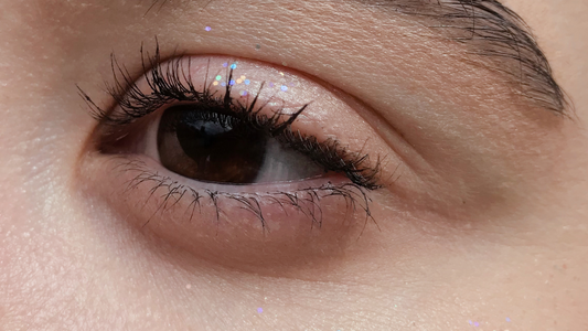 “EYELID WIPES: A Complete Guide To Clean And Healthy Eyes”